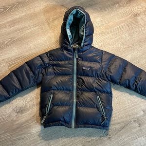 This is a 4t boys puffer jacket dark blue and in great condition.